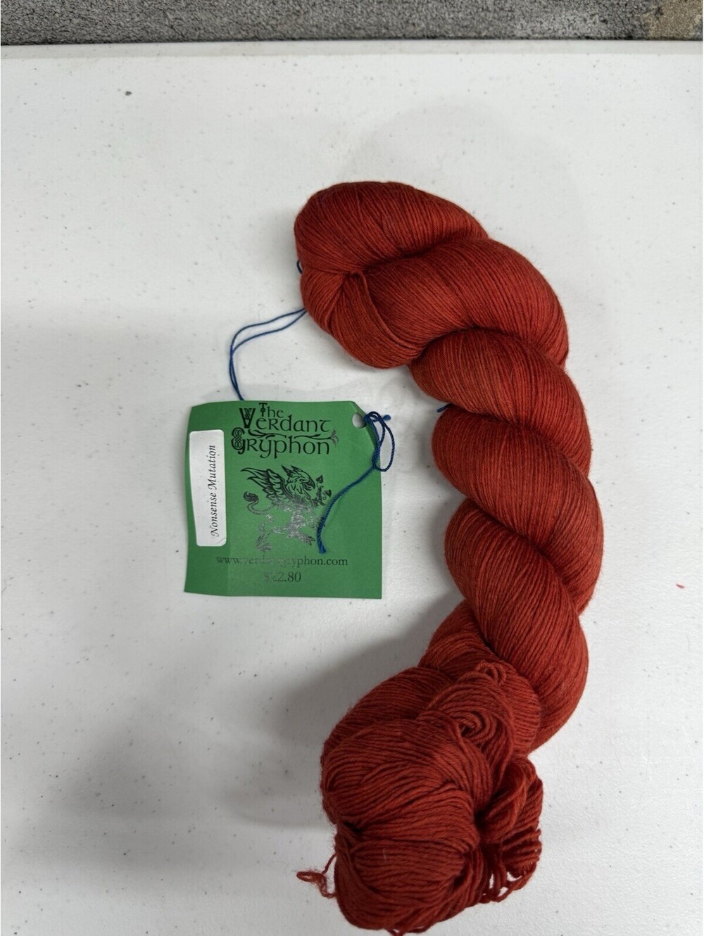 The Verdant Gryphon ‘Michril’ Merino Wool Shade Homme Drape En Rouge 1 Skein